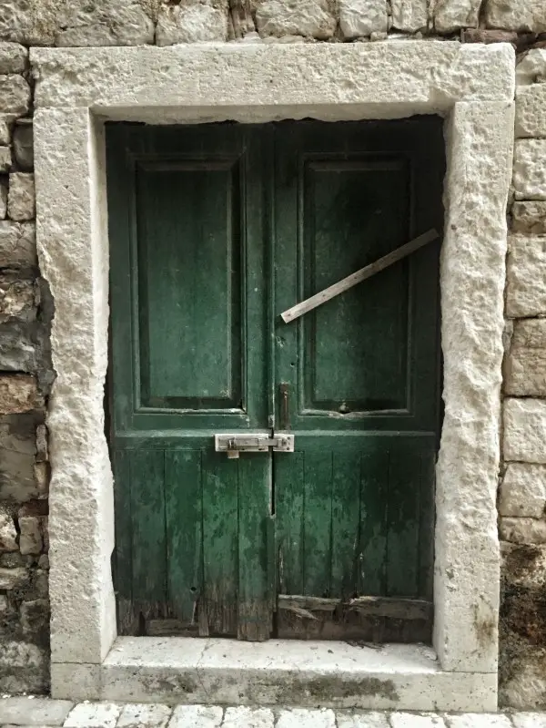 Stari Grad green door
